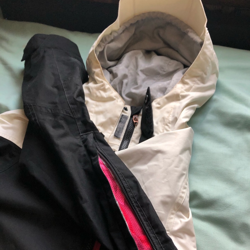 Volcom Snowboard Jacket - Picture 3 of 8